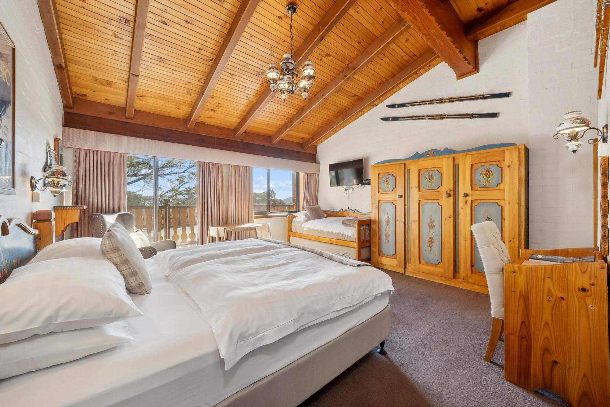 Hotel Pension Grimus Mount Buller Exterior photo